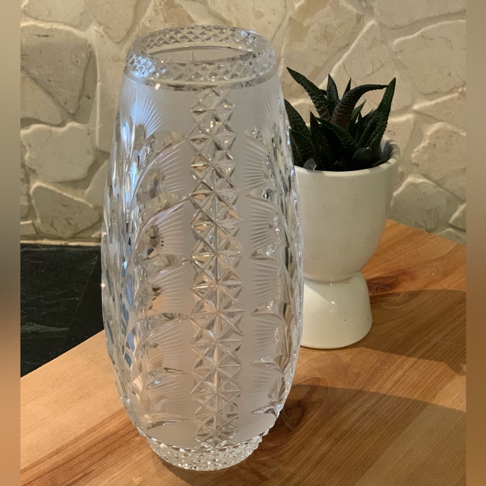 VINTAGE | Cut Crystal Vase